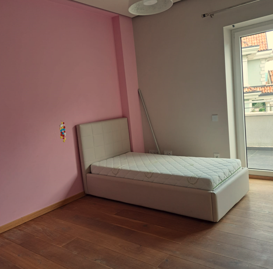 Tirane, jepet me qera Vile 3 Katshe , 250 m² 3900 € (Rezidenca Akacia Hills)