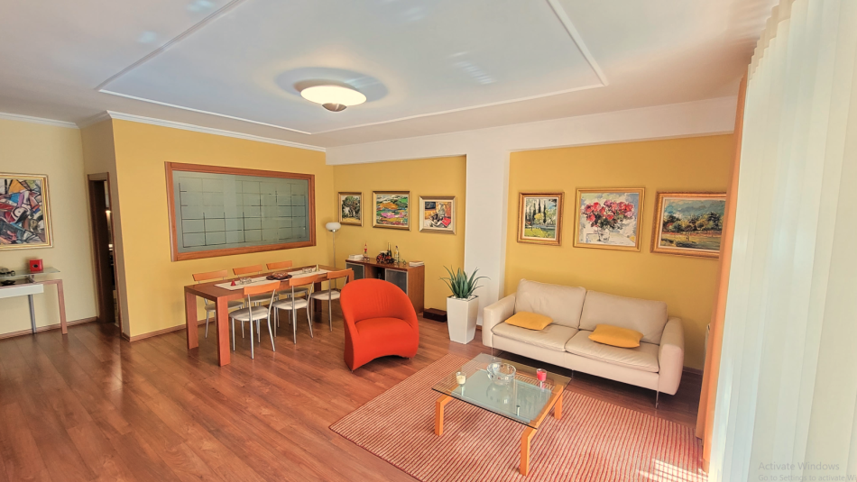Tirane, jepet me qera apartament 2+1+Ballkon Kati 4, 136 m² 1.600 € (Bllok)