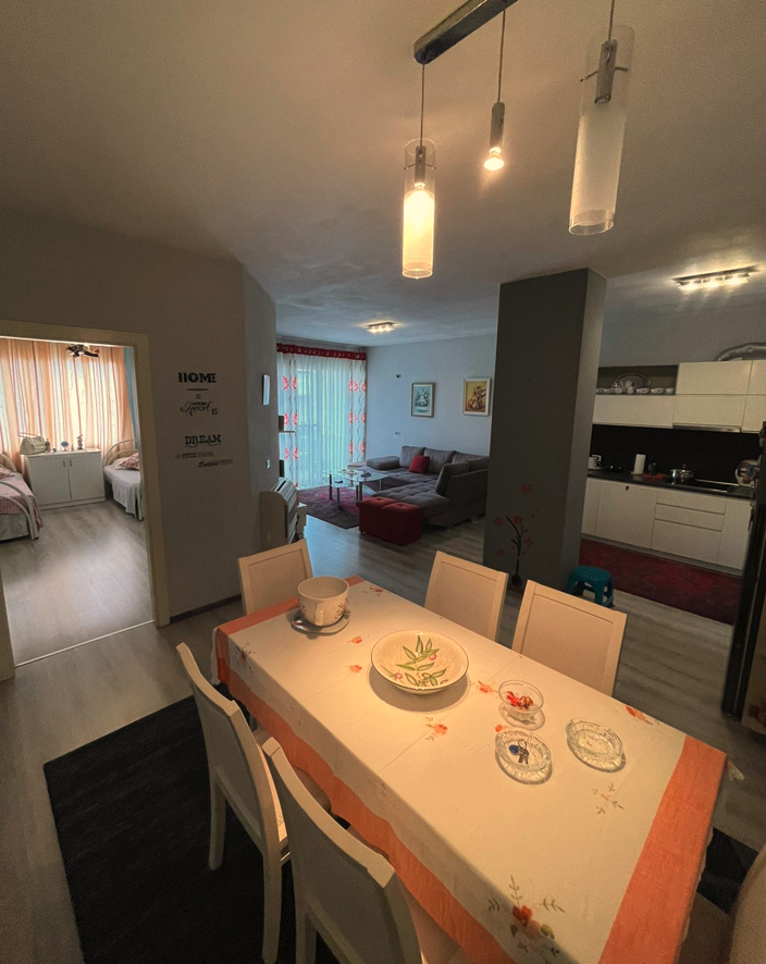 Tirane, shes apartament 2+1+Ballkon Kati 6, 106 m² 138.000 € (Yzberisht)