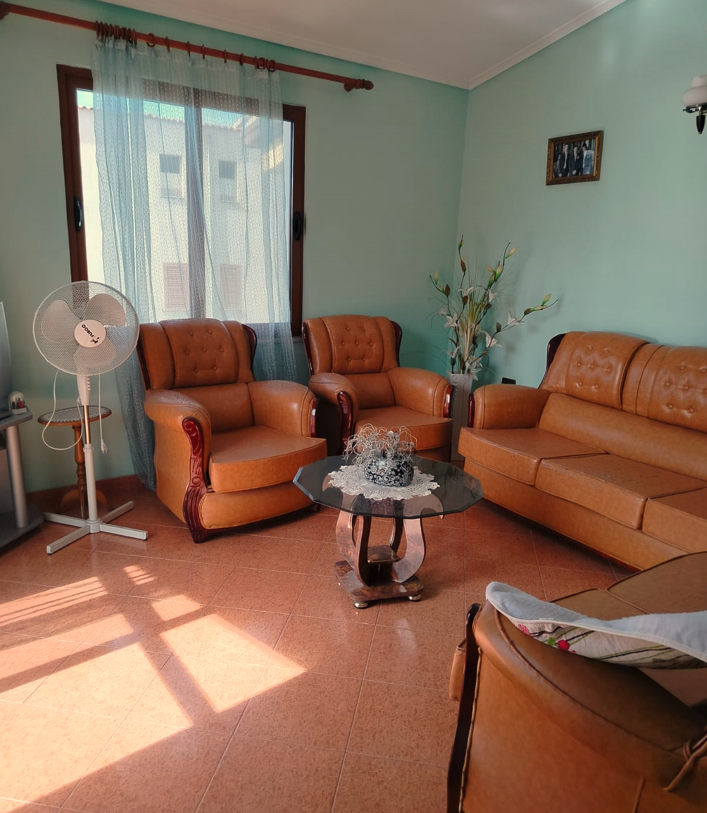 Tirane, jepet me qera Vile 3+1+Ballkon Kati 0, 262 m² 700 € (Vilat Gjermane)