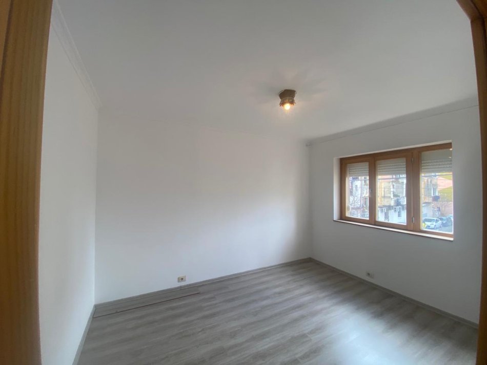 Shiten 2 apartamente  1+1 'Kryqezimi 21 Dhjetori'
