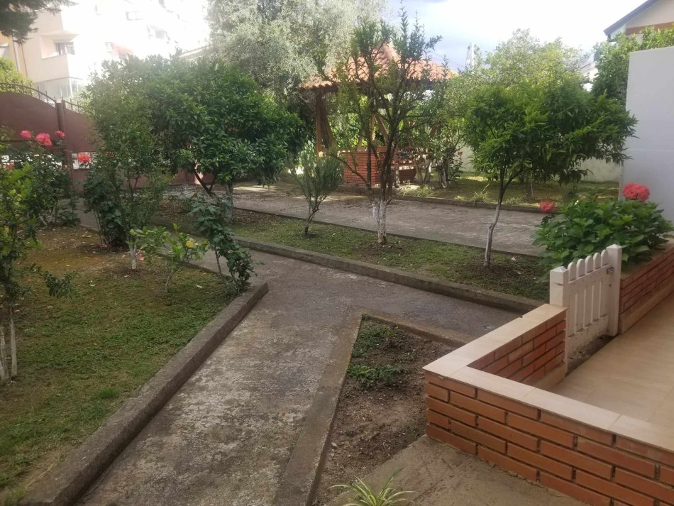 Tirane, shitet Vile 3 Katshe Kati 3, 430 m² 429.000 € (Prane Restorant Freskut)