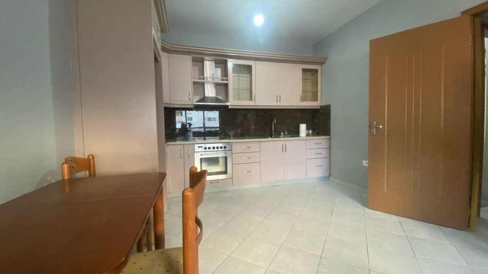 Apartament 2+1 per qira ne Yzberisht!