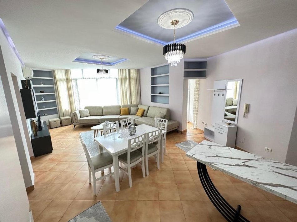 Tirane, jepet me qera apartament 1+1+Ballkon Kati 4, 60 m² 600 € (Liqeni i Thate)