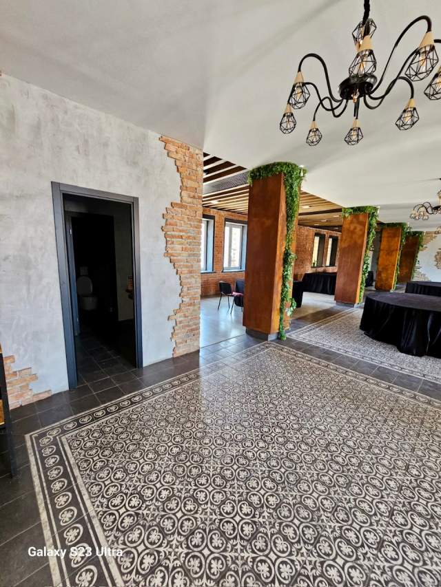 Tirane, jepet me qera ambjent biznesi Kati 1, 750 m² 2.500 Euro (Kombinat)