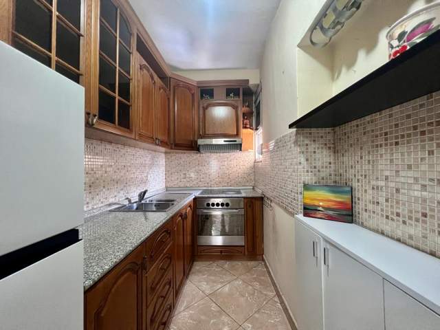 Tirane, jepet me qera apartament 2+1+BLK Kati 4, 75 m² 380 Euro (irfan tomini)