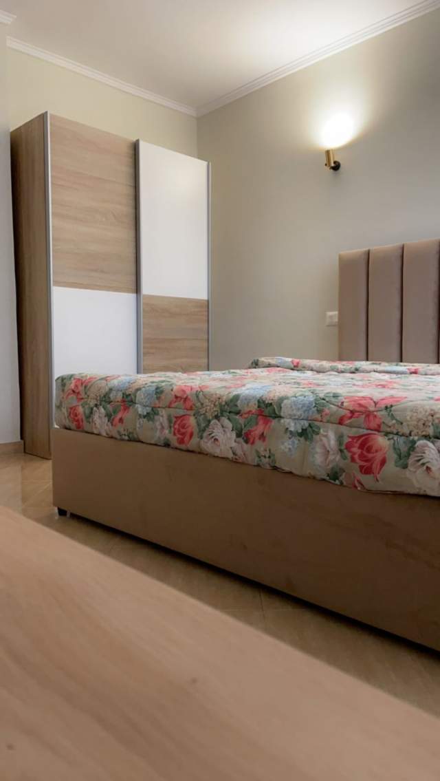 Tirane, jepet me qera apartament 1+1+BLK Kati 4, 55 m² 400 Euro (Bulevardi Zhan Dark)