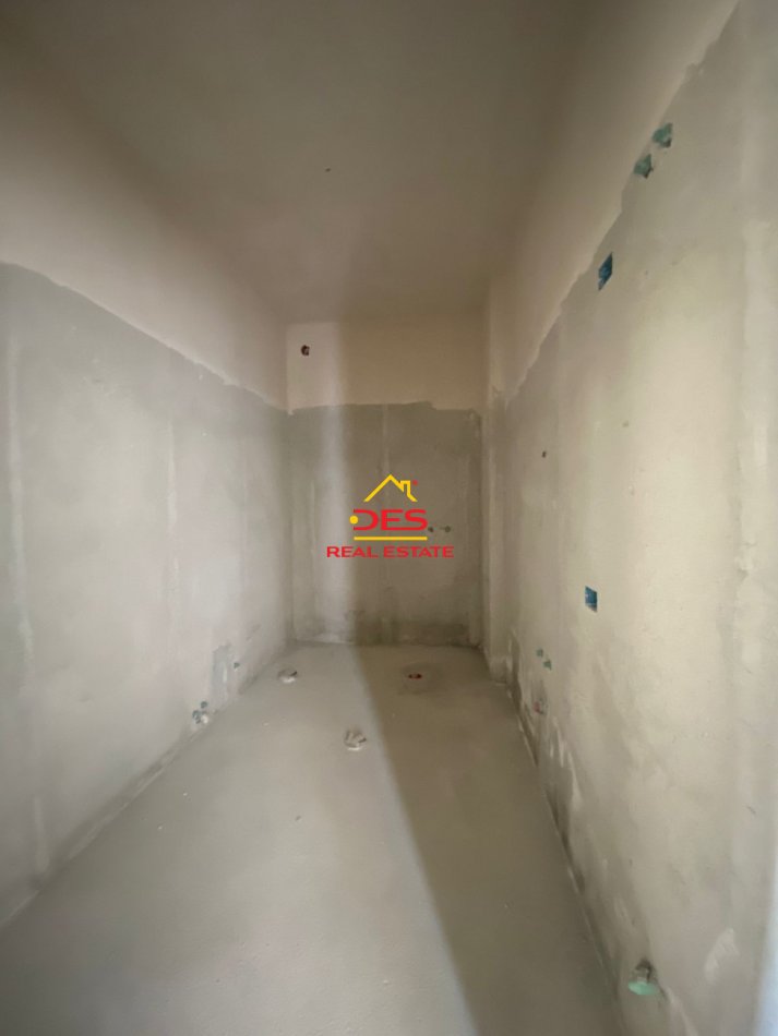 Vlore, shitet apartament 2+1+Ballkon Kati 9, 97 m² 146.100 € (Rruga Ismail Qemali)