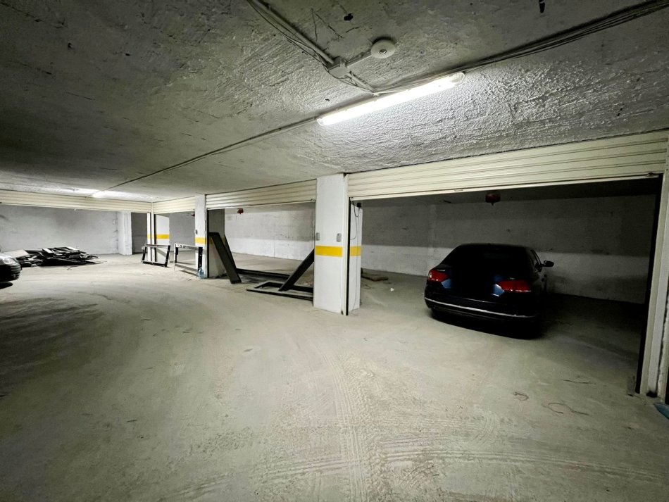 Tirane, shitet garazh | vend parkimi Kati -1, 313 m² 210.000 € (rruga e kavajes)