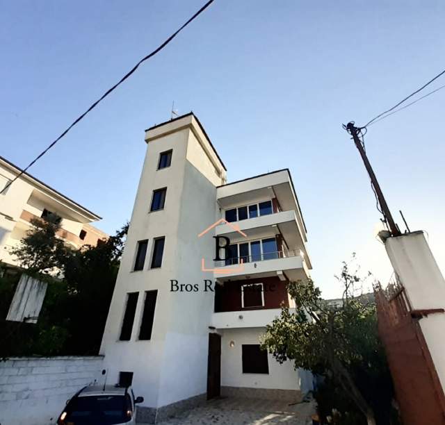 Durres, shitet Vile 400 m² 300.000 Euro (Jeronim De Rada)