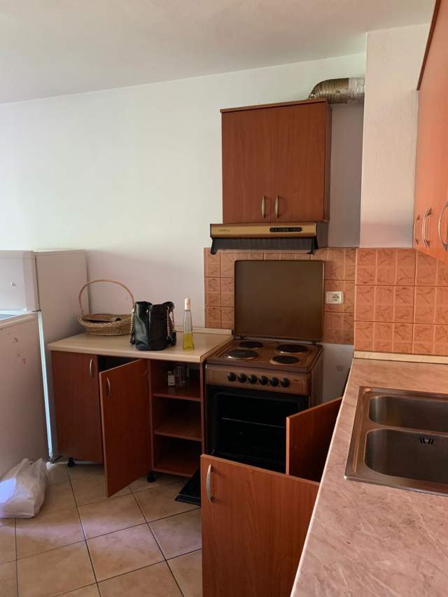 Tirane, jepet me qera apartament 1+1+BLK Kati 1, 60 m² 50.000 Leke (Komuna e Parisit)