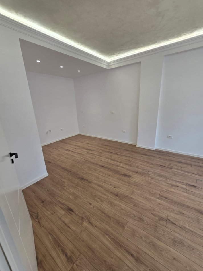 Tirane, shes apartament 2+1+Aneks+Ballkon Kati 7, 96 m² 210.000 € (rruga Kavajes)