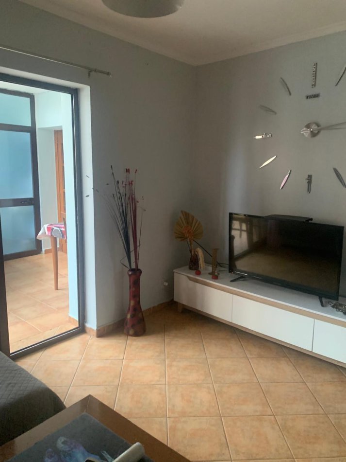 Tirane, jepet me qera apartament 2+1+Ballkon , 100 m² 500 € (Rruga shyqyri ishmi)