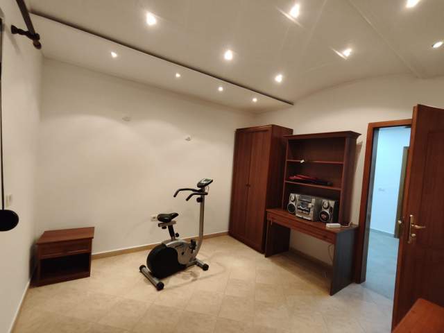 Tirane, jepet me qera apartament 3+1+BLK Kati 5, 186 m² 650 Euro (Universiteti Marin Barleti Selite)
