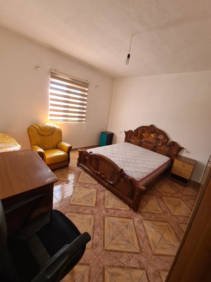 Tirane, jepet me qera apartament 1+1+Aneks+Ballkon Kati 1, 60 m² 27.000 € 