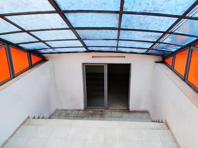 Tirane, shitet dyqan 200 m² 120.000 Euro
