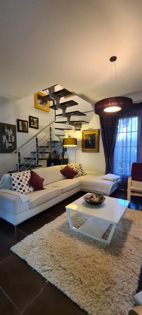 Durres, jepet me qera Vile 2 Katshe 160 m² 1.650 Euro (Kompleksi "Lura 1", Gjiri i Lalzit)