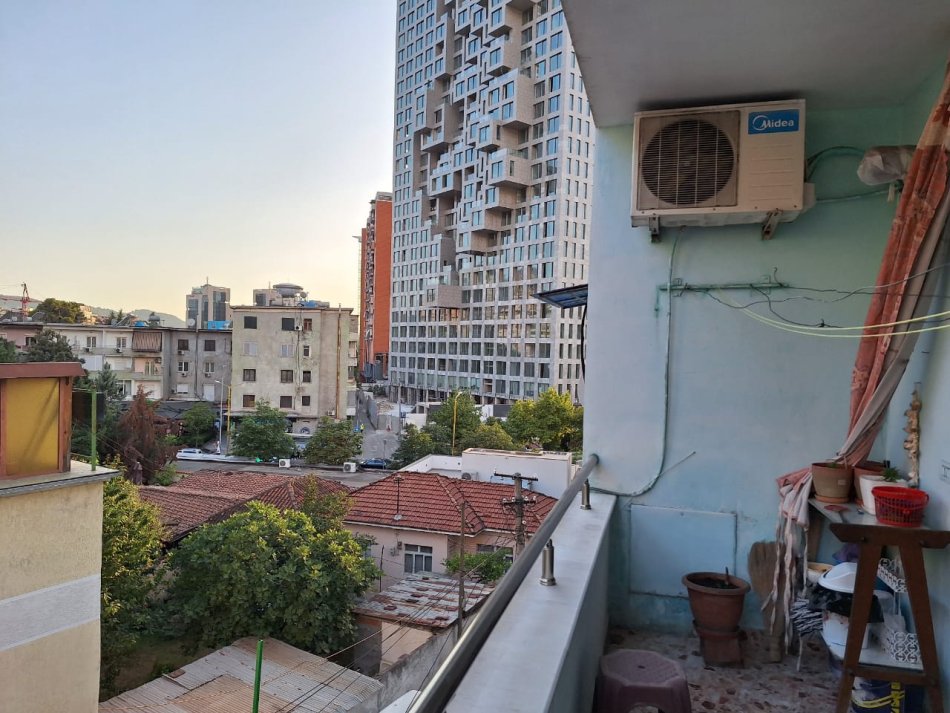 Tirane, shitet apartament 1+1 Kati 4, 130.000 € (Rruga e Elbasanit)