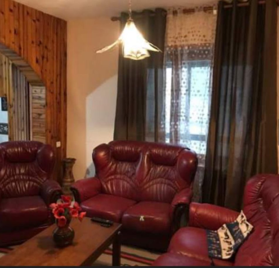 Tirane, jepet me qera apartament 1+1 Kati 2, 70 m² 400 € (Medrese)