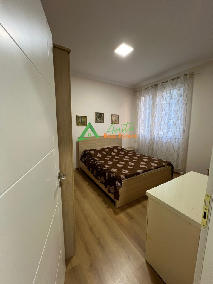 Tirane, jepet me qera apartament 1+1+Aneks+Ballkon Kati 3, 85 m² 600 € (Fusha e Aviacionit)