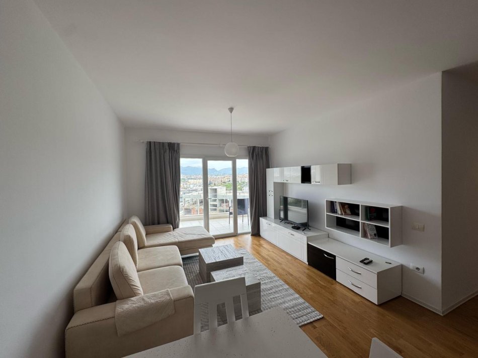 Tirane, jepet me qera apartament 2+1+Ballkon Kati 4, 100 m² 800 € (Selite e vjeter)