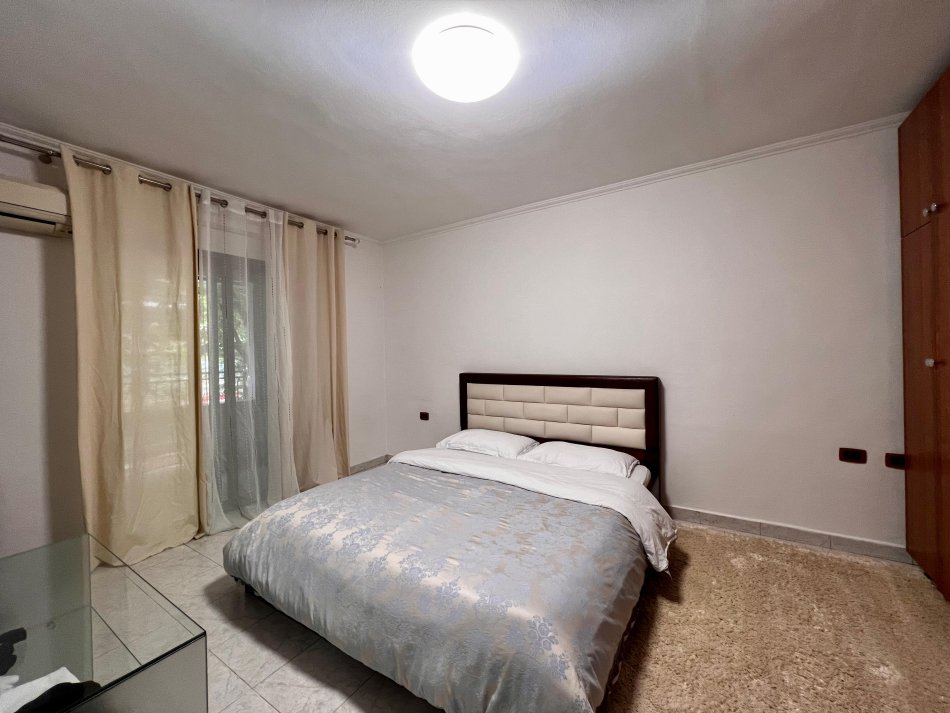 Tirane, shitet apartament 2+1+Aneks+Ballkon , 96 m² 260.000 € (Bllok)