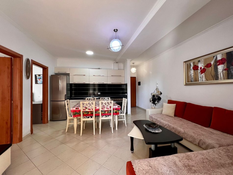 Tirane, jepet me qera apartament 2+1+Ballkon Kati 1, 113 m² 550 € (ali dem)