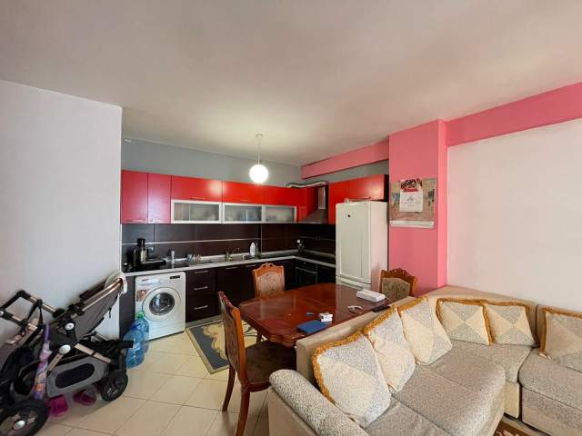 Tirane, shes apartament 1+1 Kati 8, 57 m² 54.000 Euro (Unaza e Re)