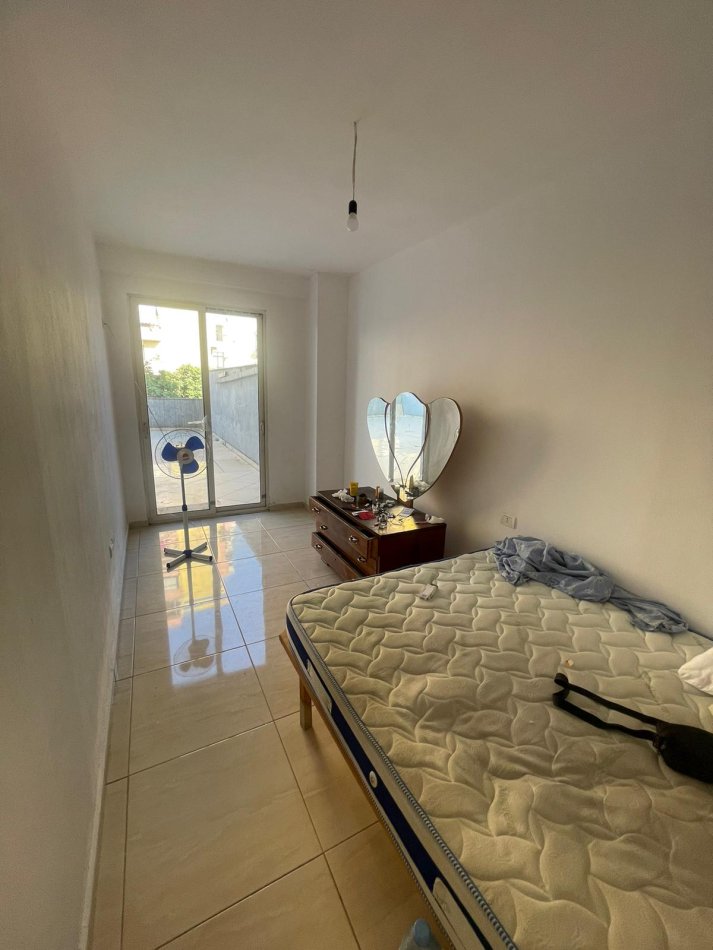 Tirane, jepet me qera apartament 2+1 Kati 2, 100 m² 450 € (Yzberisht)