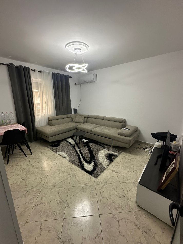 Tirane, jepet me qera apartament 1+1 Kati 3, 74 m² 500 € (myslym shyr)