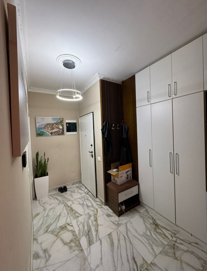 Tirane, shitet apartament 3+1 Kati 4, 140 m² 225.000 € (Rruga 3 Deshmoret, Yzberisht)