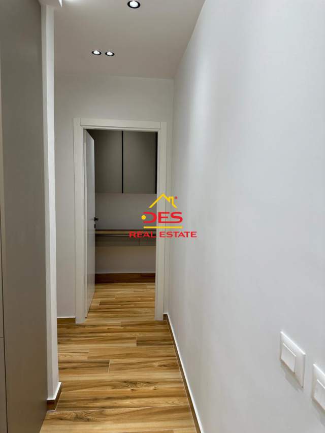 Vlore, jepet me qera apartament Kati 2, 80 m² 500 Euro (Bulevardi Isamil Qemali, Vlorë)
