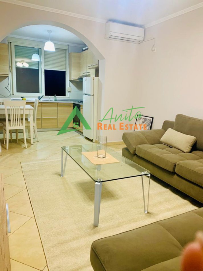 Tirane, jepet me qera apartament 2+1+Ballkon Kati 5, 80 m² 600 € (Myslym Shyri)