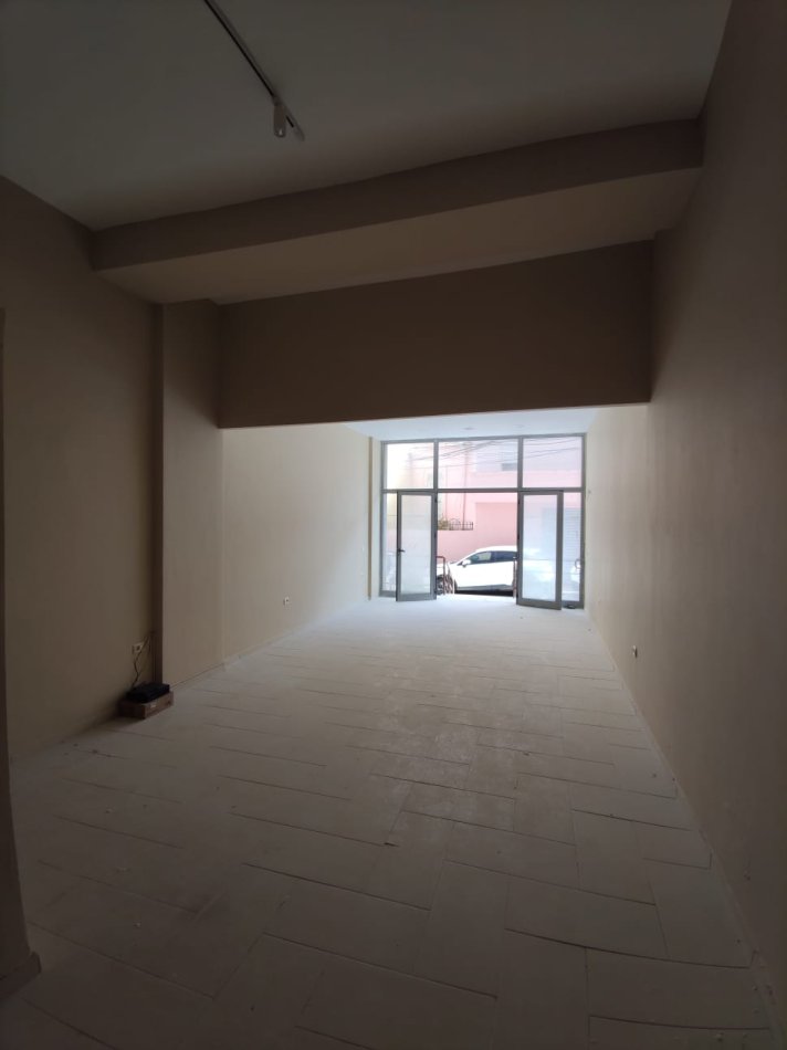 Durres, jepet me qera dyqan Kati 0, 55 m² 350 € (Rr. Sefer Efendiu)