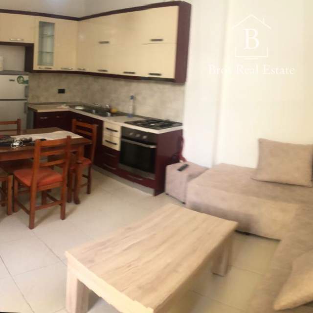 Tirane, jap me qera apartament 1+1 Kati 2, 80 m² 50.000 Leke (Selvia)