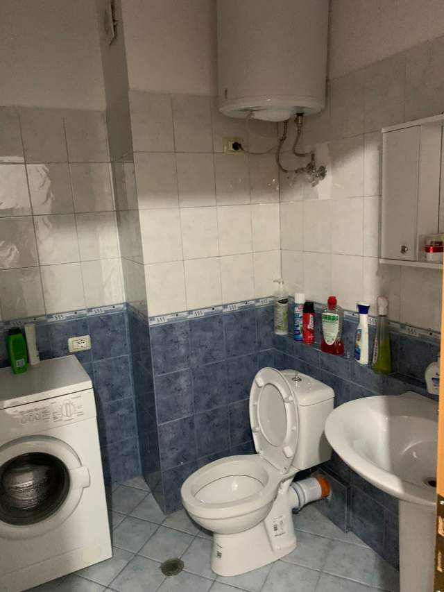 Tirane, jepet me qera apartament 1+1+BLK Kati 5, 70 m² 35.000 Leke (prane Intesa Bank)