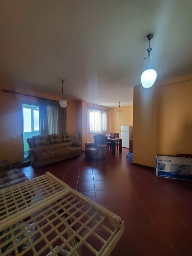 Tirane, jepet me qera apartament 1+1+BLK Kati 4, 65 m² 30.000 Leke (Bill Klinton)