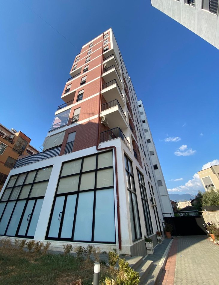 Tirane, shitet apartament 1+1+Ballkon Kati 1, 70 m² 128.000 € (Selvia)