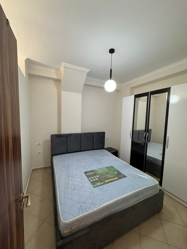 Tirane, jepet me qera apartament 2+1+Ballkon Kati 3, 85 m² 450 € (Rruga Bill Klinton Komuna Parisit)