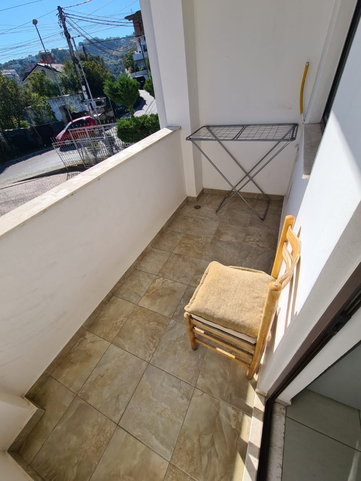 Tirane, jepet me qera apartament 1+1+Aneks+Ballkon Kati 1, 60 m² 27.000 € 