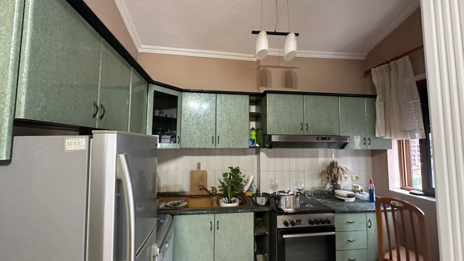 Tirane, jepet me qera apartament 2+1 Kati 5, 120 m² 600 € (Xhamllik)