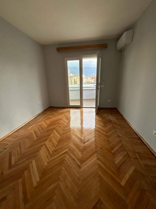Tirane, jepet me qera apartament 2+1 Kati 5, 63 m² 400 Euro tek Drejtoria e Policis .