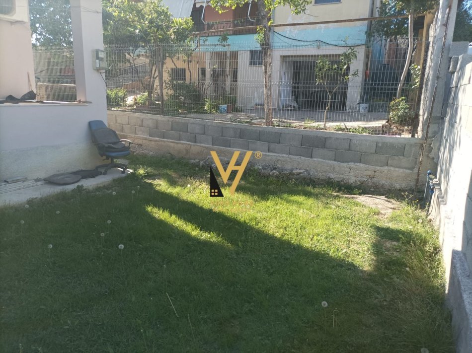 Tirane, shitet shtepi 1 Katshe Kati 0, 240 m² 165.000 € (SHKOZE)