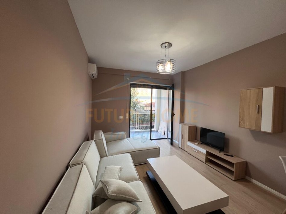 Tirane, jepet me qera apartament 1+1 Kati 2, 68 m² 600 € (Sadik Petrela)