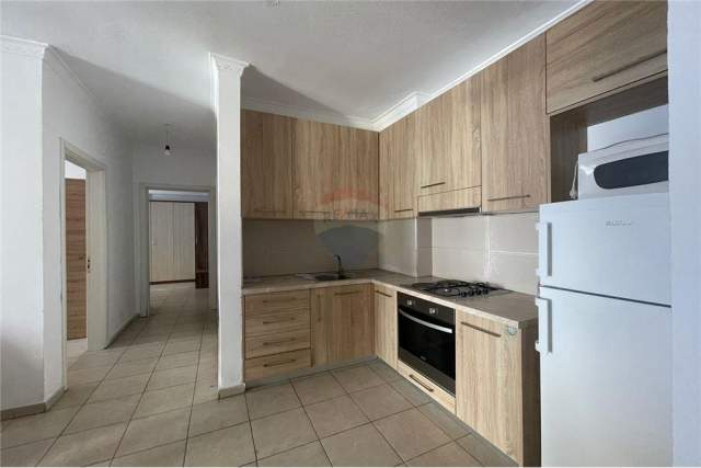 Tirane, jepet me qera apartament 2+1 Kati 4, 105 m² 30.000 Leke (Yzberisht)