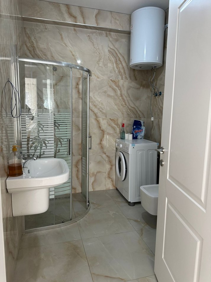 Tirane, jepet me qera apartament 2+1+Ballkon Kati 3, 102 m² 430 € (rruga sokrat miho)