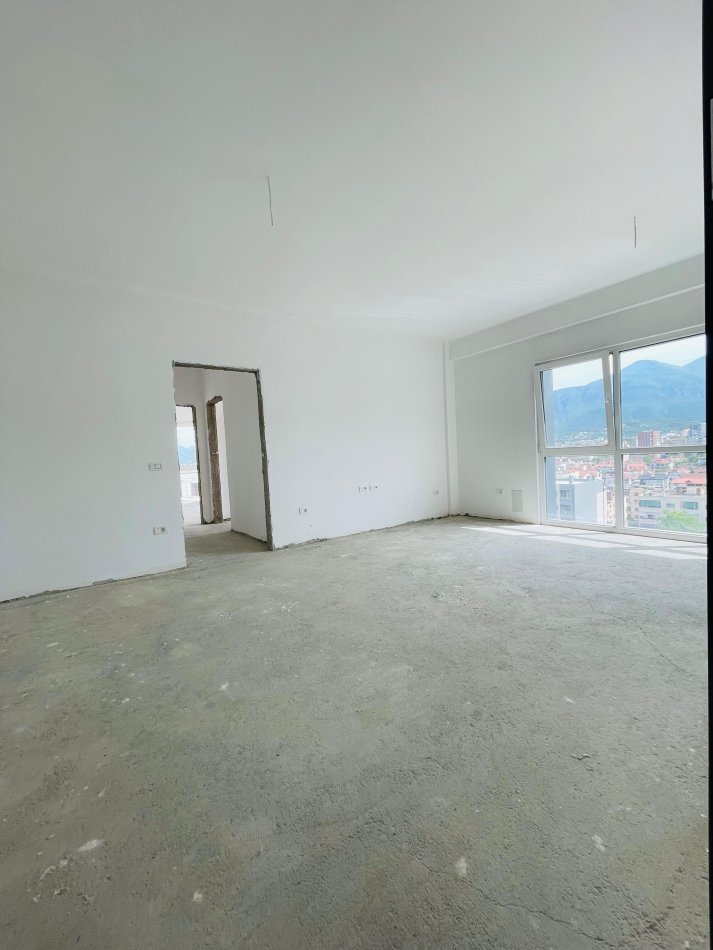 Tirane, shes apartament 2+1+Ballkon, Kati 10, 96 m² 155,000 € (Rruga 5 Maji)