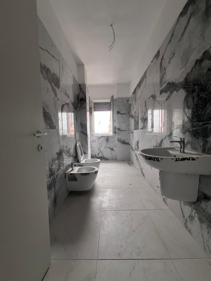 Tirane, shitet apartament 2+1+Ballkon Kati 8, 110 m² 99.000 € 