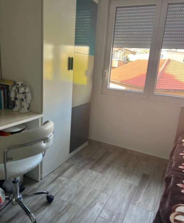 Tirane, jepet me qera apartament 2+1 Kati 4, 90 m² 700 Euro (prane shkolles Emin Duraku)