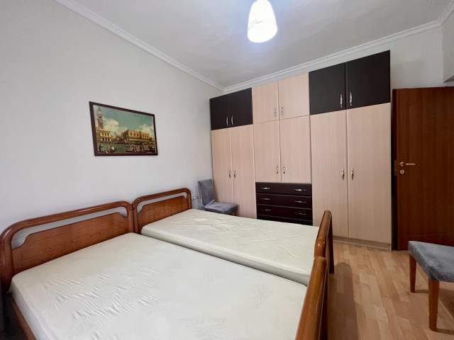 Tirane, jepet me qera apartament 2+1 Kati 2, 72 m² 500 Euro (rruga durrsit)